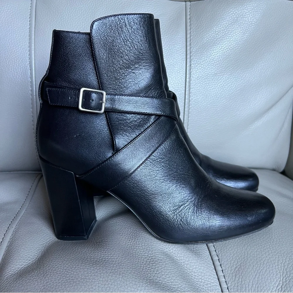 SAINT LAURENT Sz 38 Leather Ankle Boots Black Crossover Straps Block Heel
